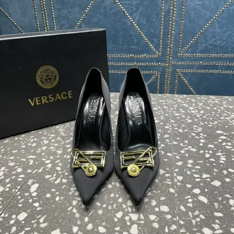 versace a talons hauts chaussures pour femme s_11b56002